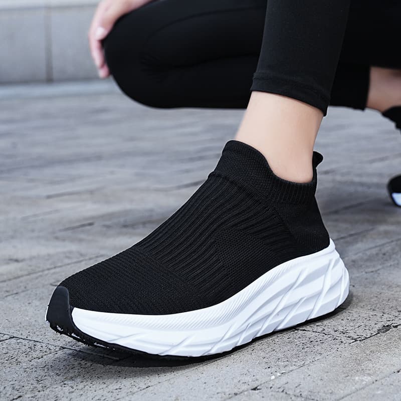 Men's Casual Breathable Running Shoes Fly Knit Slip-On Lightweight Mesh Upper Comfortable Sports Sneakers for Youth