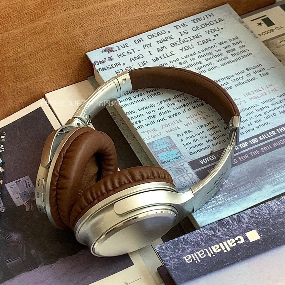 Japan Sony Compatible Retro Over-Ear Bluetooth Headphones Foldable Blogger Same Style Y2K Outfit Photo Prop