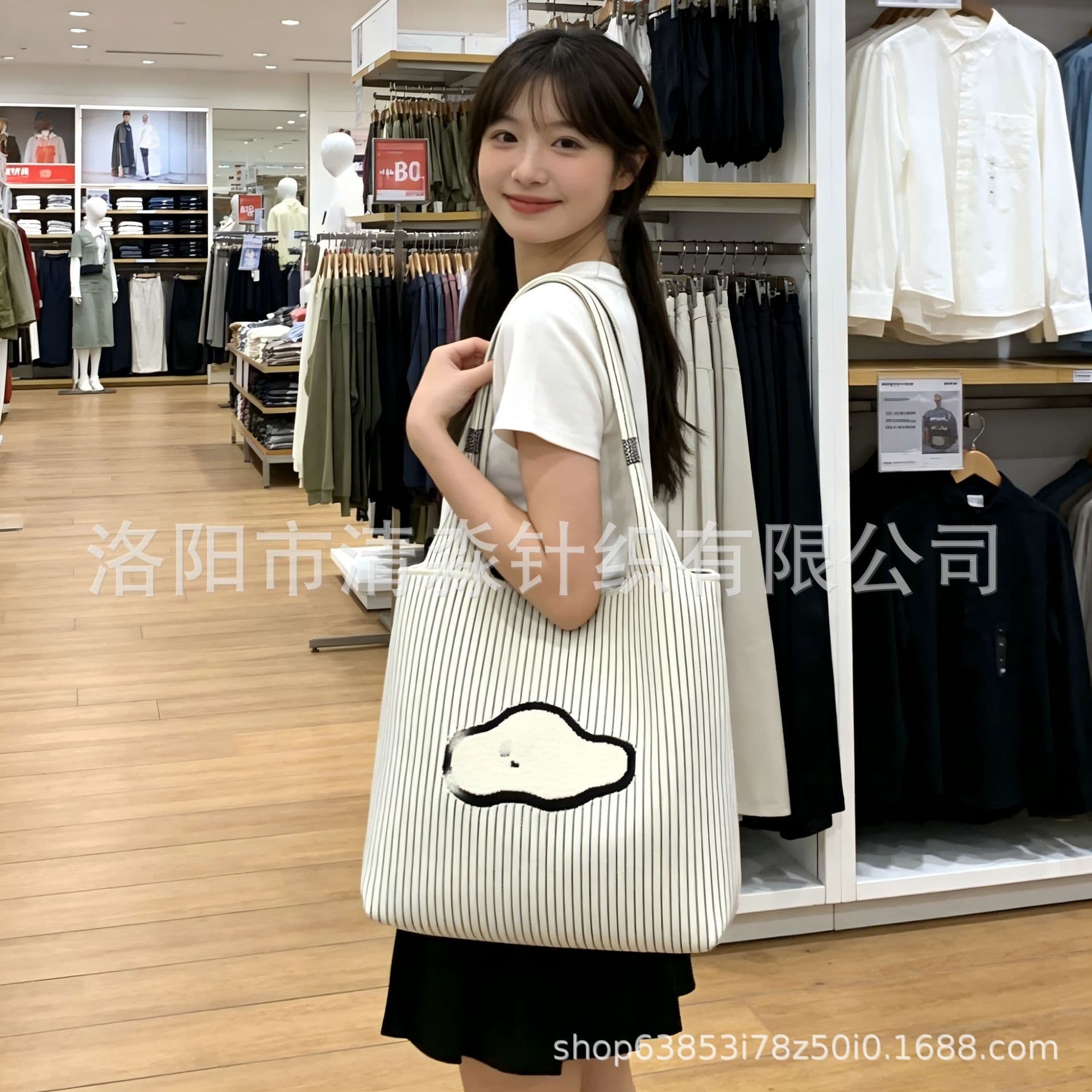 Large-capacity woven bag summer niche design hollow straw bag seaside travel shoulder tote bag handbag