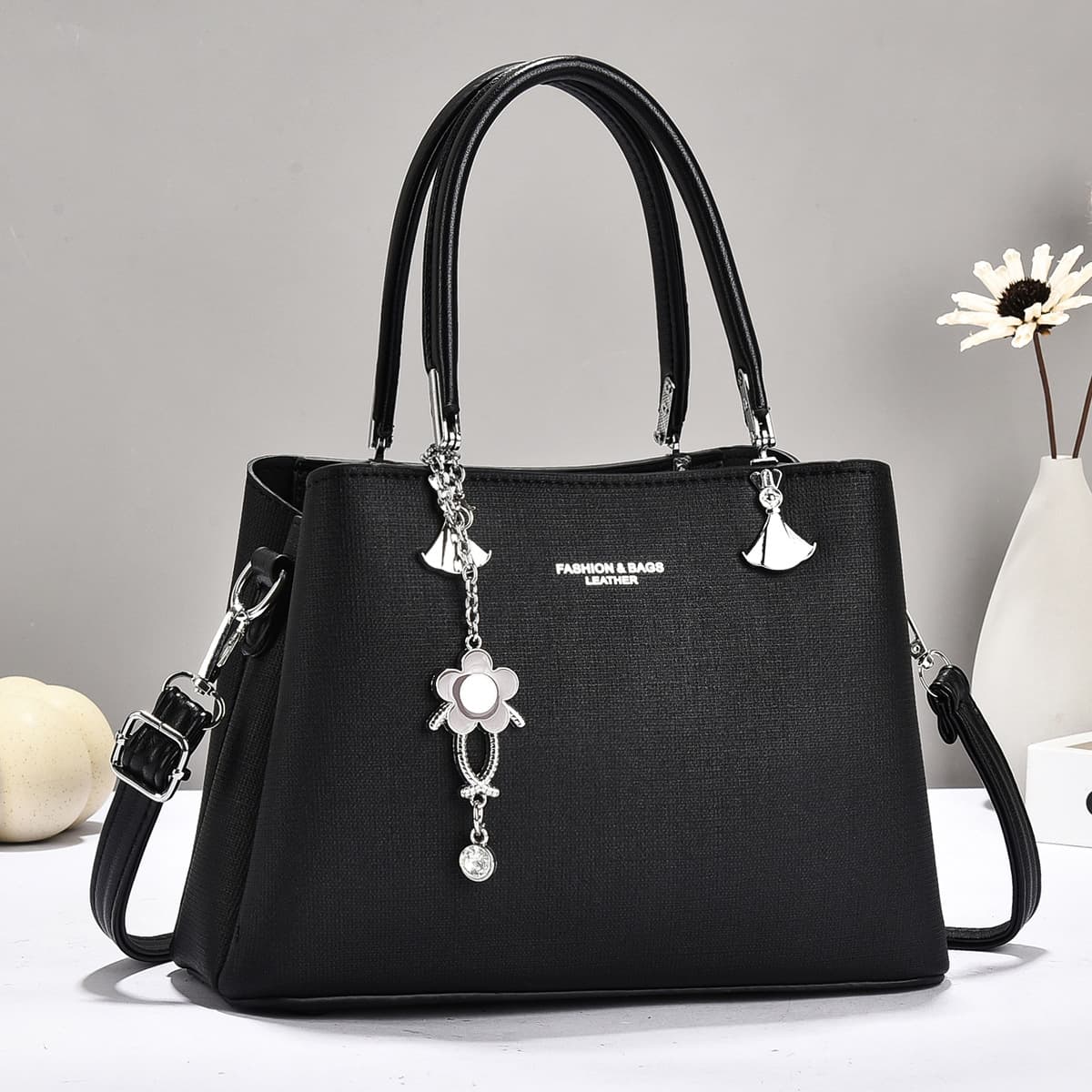 Fashion 2026 new women's bag, high-end large-capacity shoulder bag, crossbody bag, handbag, female versatile hand bag