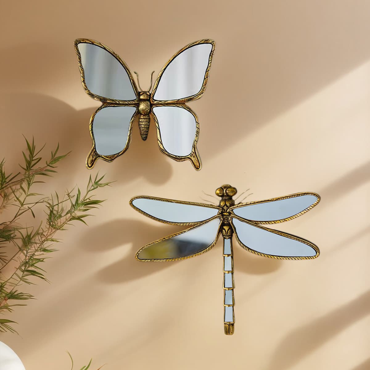 Vintage European-style Mirror Dragonfly Butterfly Relief Photo Frame Wall Decor for Home, Guesthouse, Artistic Light Luxury Hanging