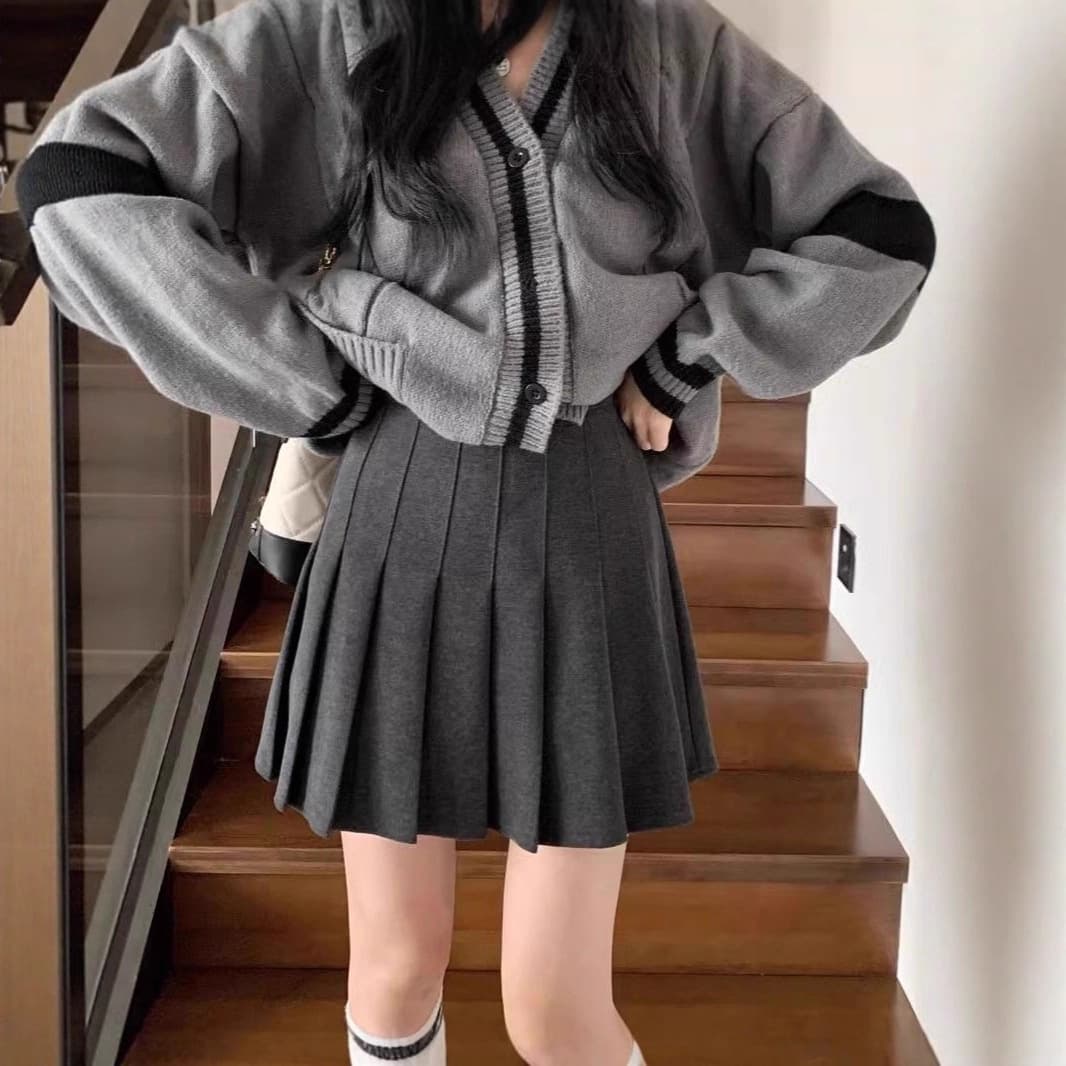 Japanese school-style pleated skirt, youthful JK half skirt, new autumn/winter high-waist A-line short skirt for petite figures, casual skirt