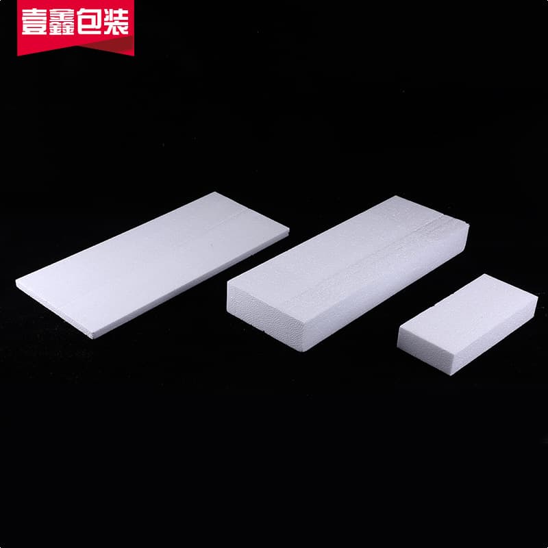 White polystyrene foam sheet, EPS cushioning foam pad, shockproof and drop-proof foam block, foam piece.