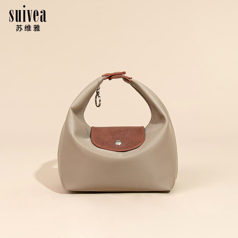 2025 New Waterproof Nylon Lunch Bag Unique Design Commuter Handbag Casual Versatile Shoulder Dumpling Bag for Women