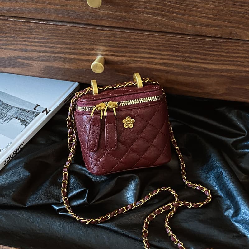 Women's Bag 2026 New Style Chanel-Inspired Quilted Chain Bucket Bag with a High-End Feel, Mini Crossbody Bag, Lipstick Bag