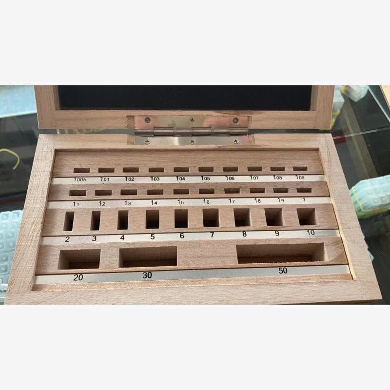 New Southwest gauge block set, wooden box with 47, 83, 103, 87 pieces, micrometer inspection standard, in stock.