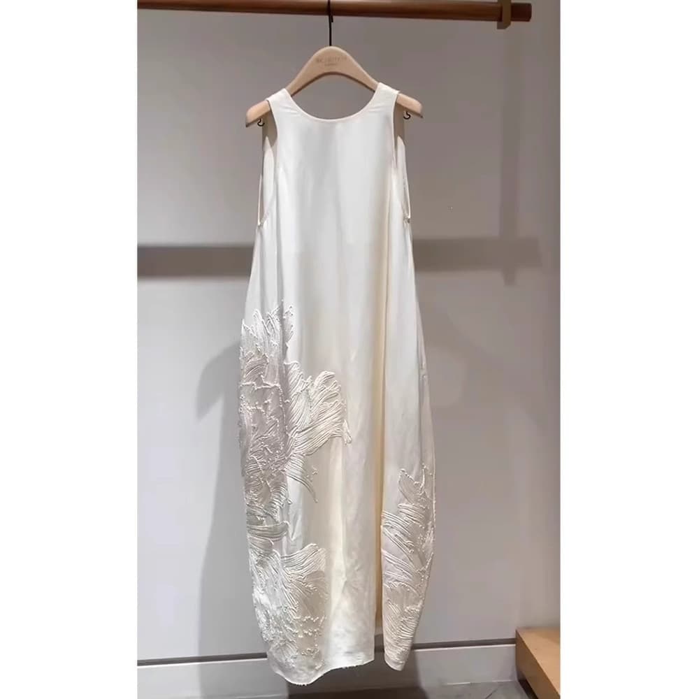 This year's popular new Chinese style white acetate embroidered dress for women, 2024 new summer style.