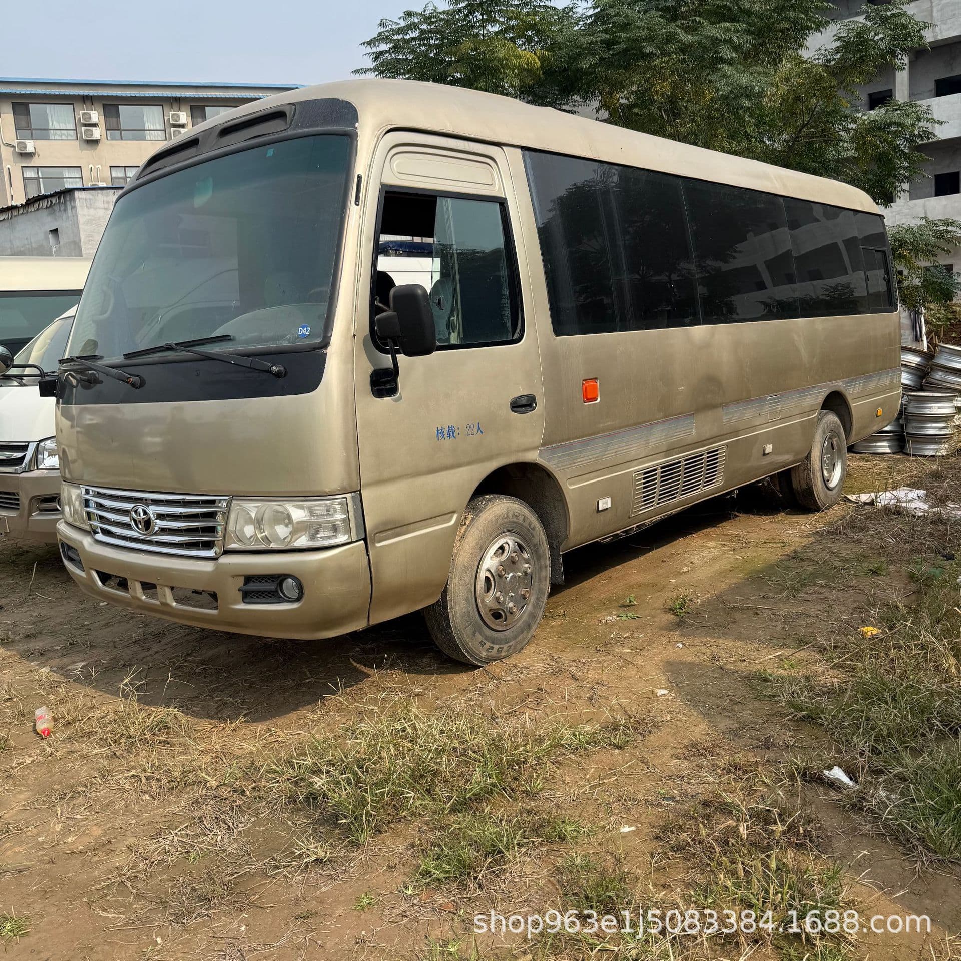 Cross-border export refurbished Coaster 23-seat business luxury bus, Euro III emission, medium bus