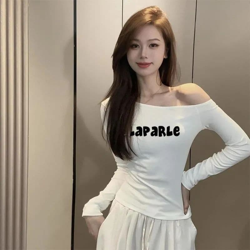Sexy Slim Fit One-Shoulder Long Sleeve T-Shirt for Women, American Letter Print, Elegant Off-Shoulder Top