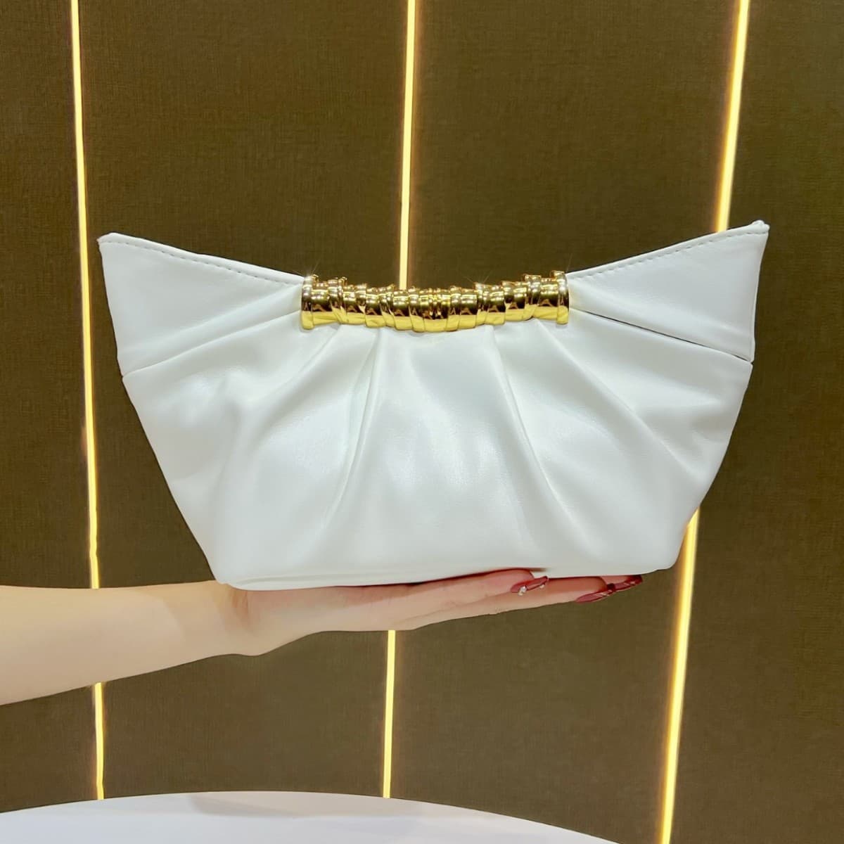 Luxury Handbag Dinner Bag Evening Bag Shiny Features Perfect for All Occasions