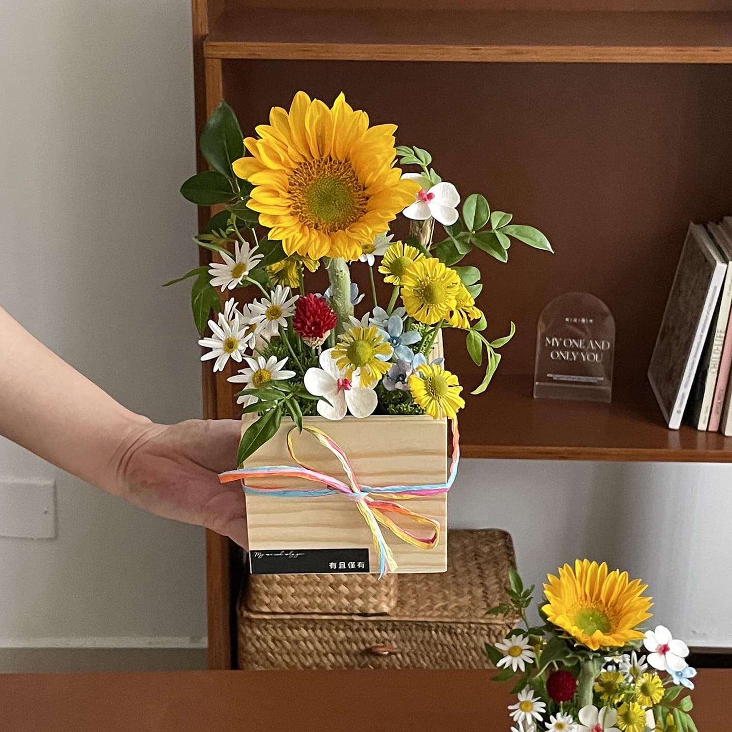 2026 Teacher's Day New Style Sunflower Bouquet Solid Wood Square Box Creative Gift for Teacher, Office Desk Ornament Flower Arrangement