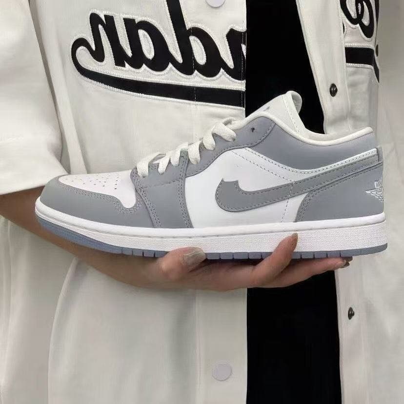 Putian Original AJ1 Low Basketball Shoes Low Black White Gray AJ Smoke Gray Black Toe Small Paris Unisex Casual Sneakers