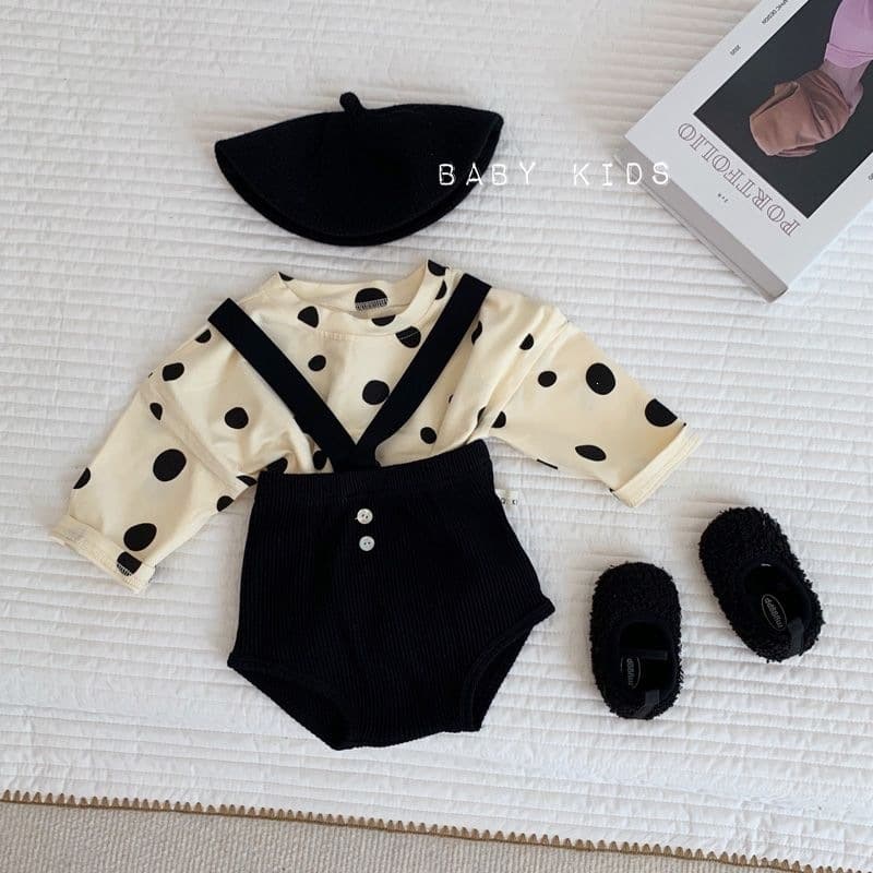 Ins style Korean style autumn clothes for men and women baby polka dot loose long-sleeved T-shirt + black suspender bag shorts suit trendy
