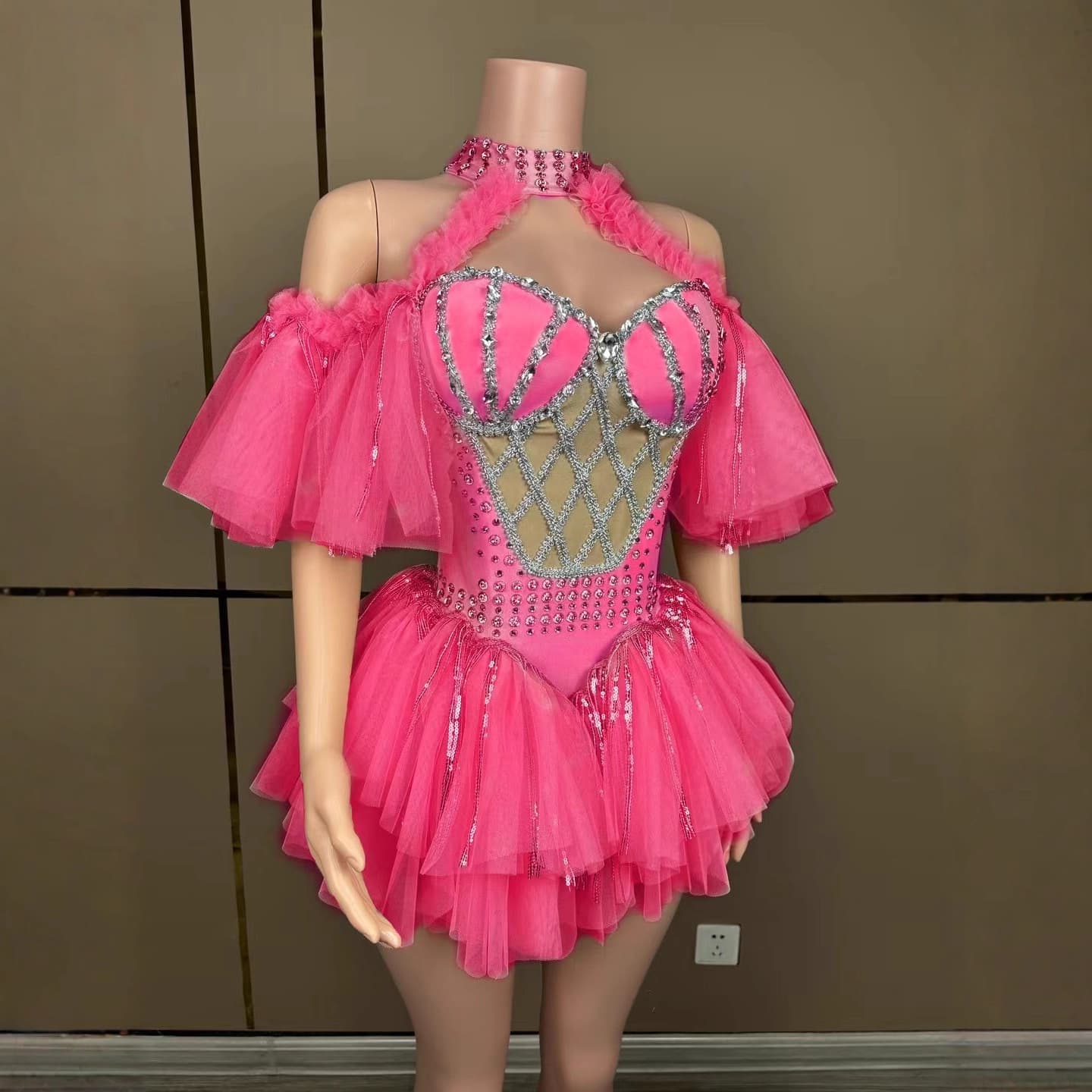 Masked lady gold sequin mechanical-style performance outfit birthday party photo studio portrait dress stage-style gown