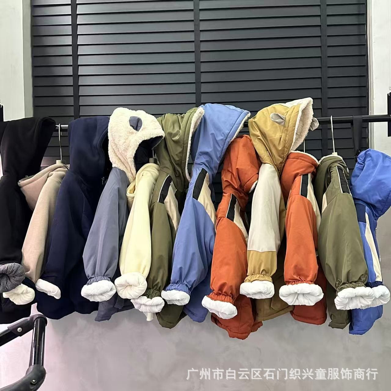 Brand Overstock Children's Clothing Factory Direct - Kids' Cotton-padded Coats, Boys' Jackets, Fleece-lined Winter Overstock Sources for Stall Wholesale