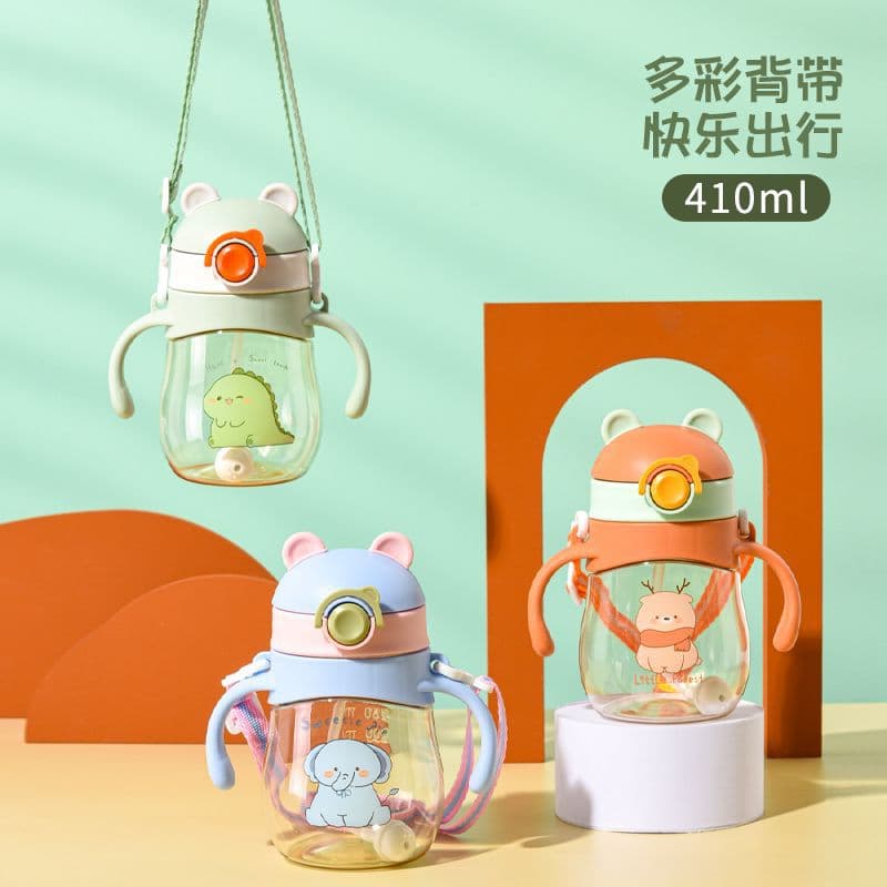Children's water cup with straw, plastic, baby kindergarten straw cup, drop-proof and leak-proof drinking cup with graduated handle.