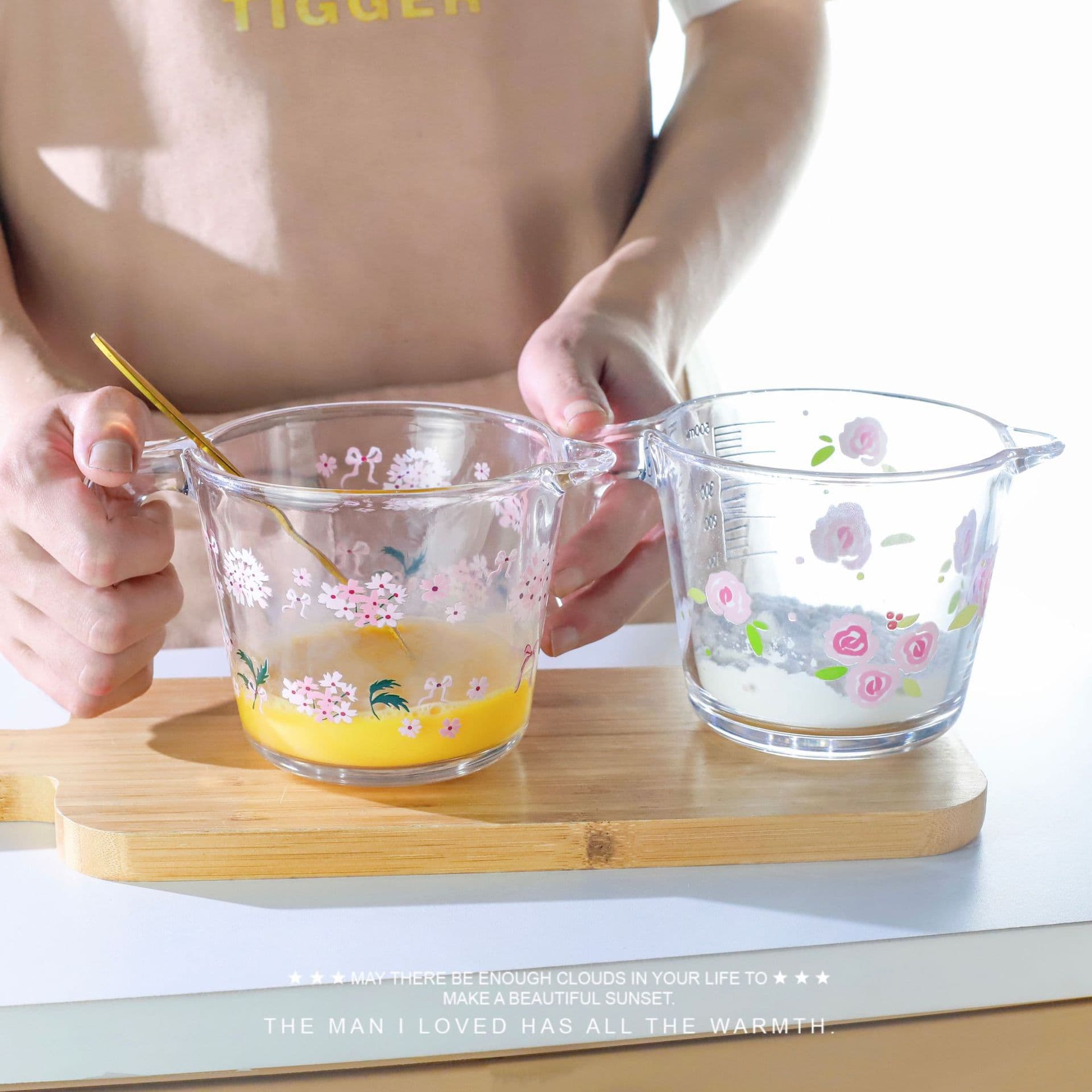 Glass Measuring Cup with Scale Milk Cup, Home Breakfast Soy Milk Cup, Microwave Oven Heating Baking Egg Beating Cup Salad Bowl