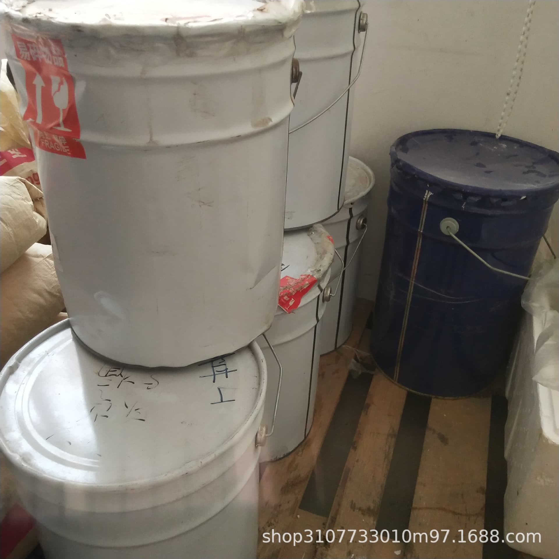Ultra-high molecular weight liquid butyl rubber for sealing and waterproofing materials, shoe adhesive, tread, etc.