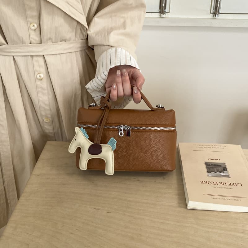 Niche fashion handheld small square bag for women 2026 cross-border new style trendy simple foreign style single shoulder crossbody bag bags