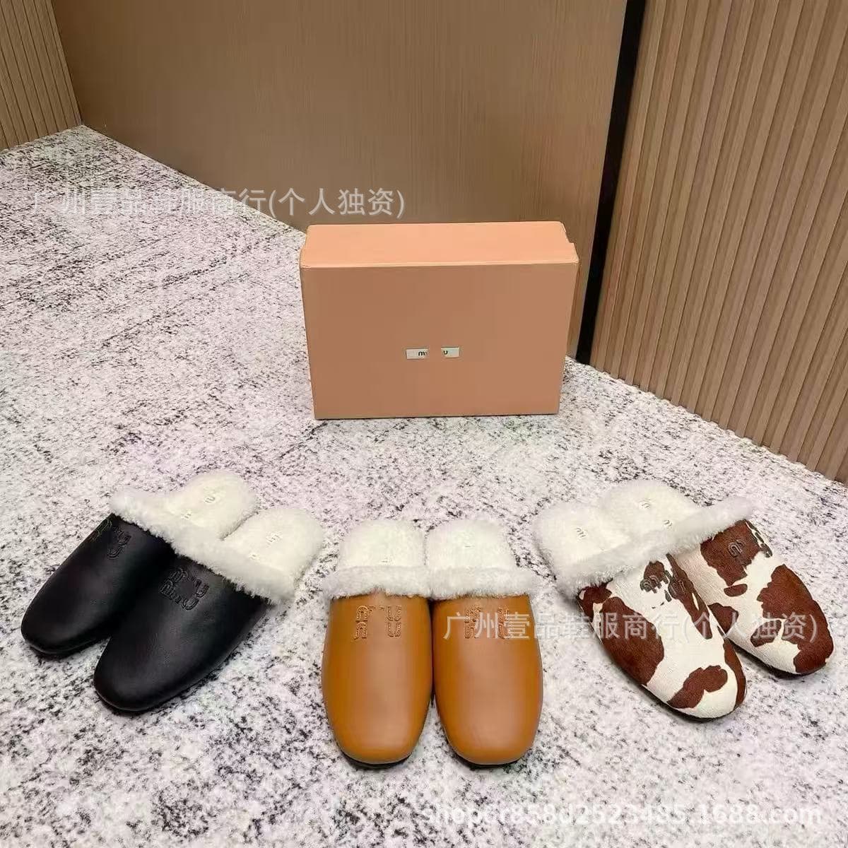 2025 New Miu Brand Flat Toe Lined Slippers Genuine Fur Leather Solid Cow Print Outdoor Birkenstock Half Slippers