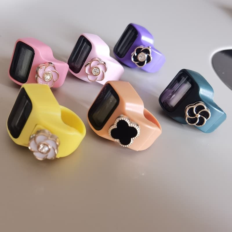 Thumb press counter with glow-in-the-dark display, suitable for learning, sports, and other counting activities