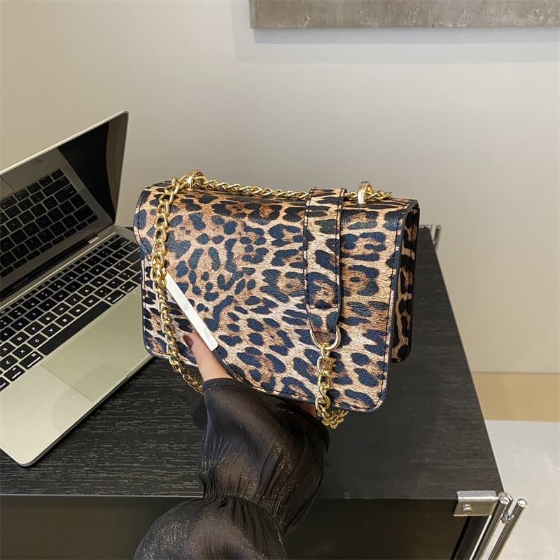 Textured Contrast Color Blocking 2026 Leopard Print Large Capacity New Trendy Women's Chain Crossbody Shoulder Bag