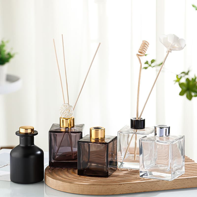 Wholesale square glass cup aromatherapy glass bottle empty bottle dry flower fireless rattan aromatherapy bottle aromatherapy bottle perfume