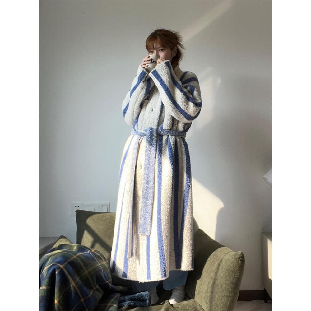 [Ready stock] Coral velvet nightgown for women winter new bathrobe plus velvet to keep warm and high-end large size home wear pajamas