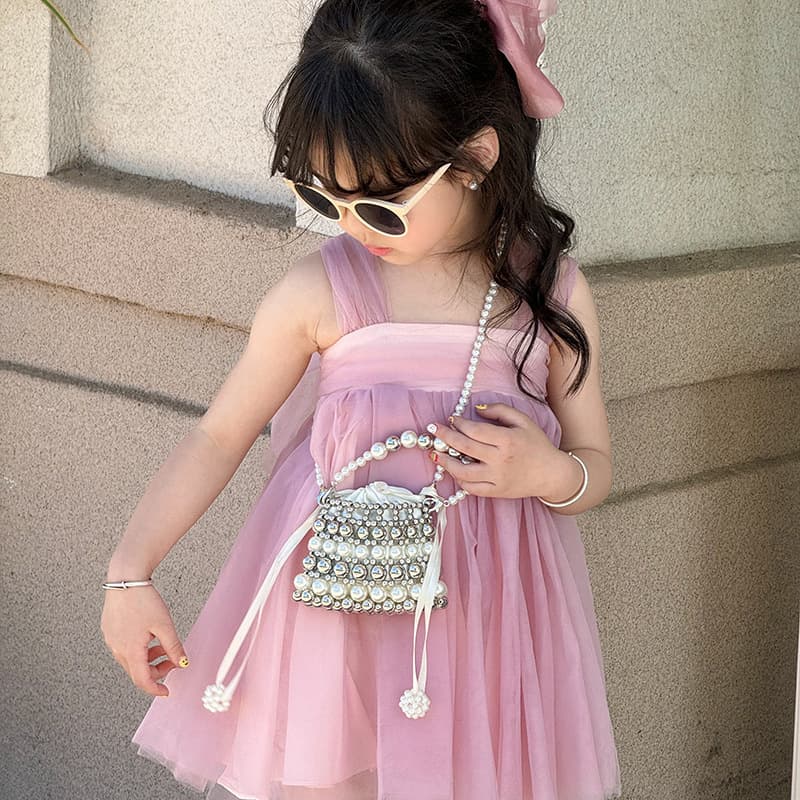 Korean style shoulder bag for boys and girls, stylish contrasting color pearl top mini kid crossbody bag, new chain children's bag