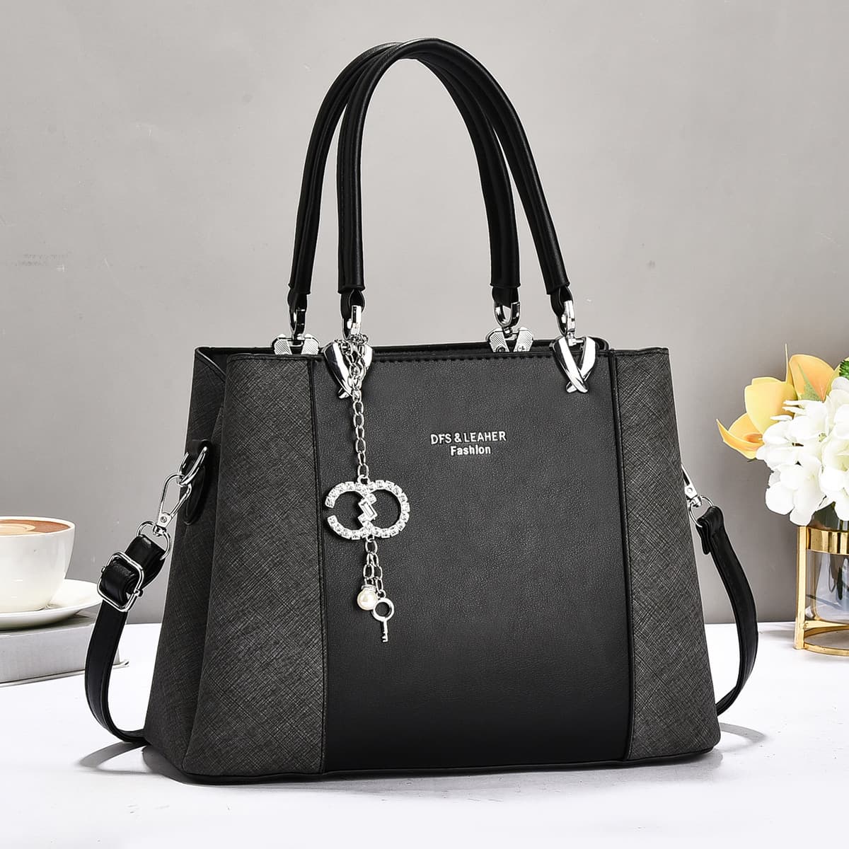 2026 fashion trend women's bag high-end large-capacity shoulder bag crossbody bag handbag women's practical gift bag