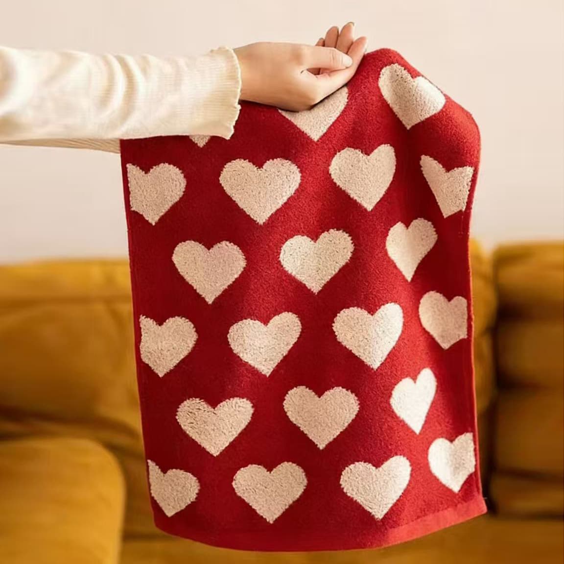 Multi-Strand Pure Cotton Towels, Heart-Shaped Towels, Gift Towels, Absorbent and Soft Face Towels, Wholesale Towels for Supermarkets