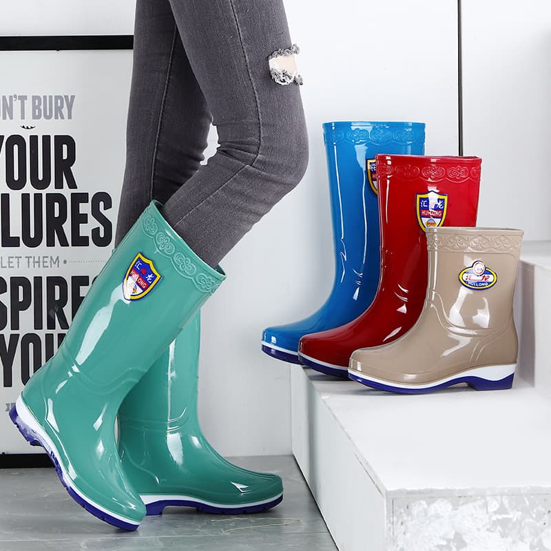New high shaft water shoes, labor protection kitchen waterproof anti-slip shoes, women's rain shoes fleece-lined warm long rain boots factory wholesale.