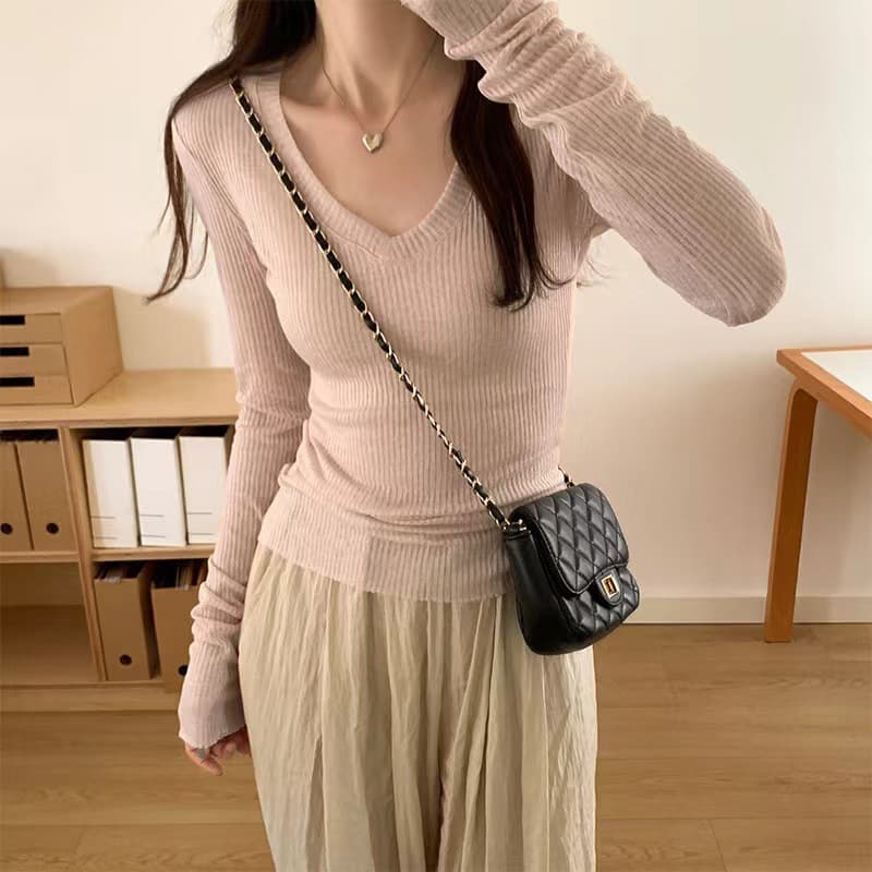 Hot girl sunscreen knitted blouse facial mask long-sleeved T-shirt women's autumn 2024 new pure desire V-neck slightly see-through tea art top