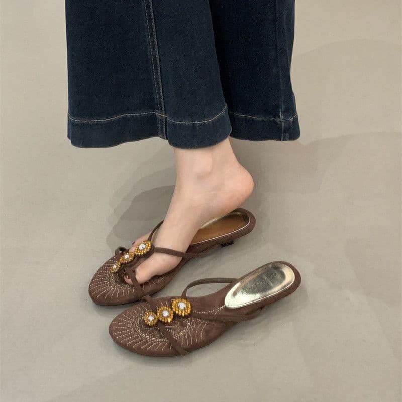French Vintage Rhinestone One-Strap Slippers for Women 2026 Summer New Embroidered Thong Kitten Heel Sandals