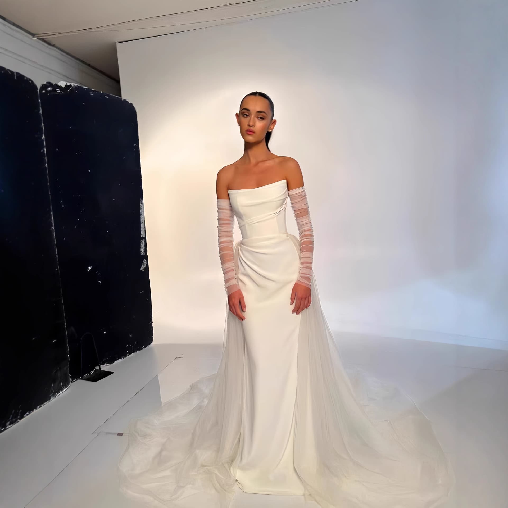 Satin Light Wedding Dress 2026 New French Style Elegant Strapless White Fairy Long Dress Trendy Reception Gown
