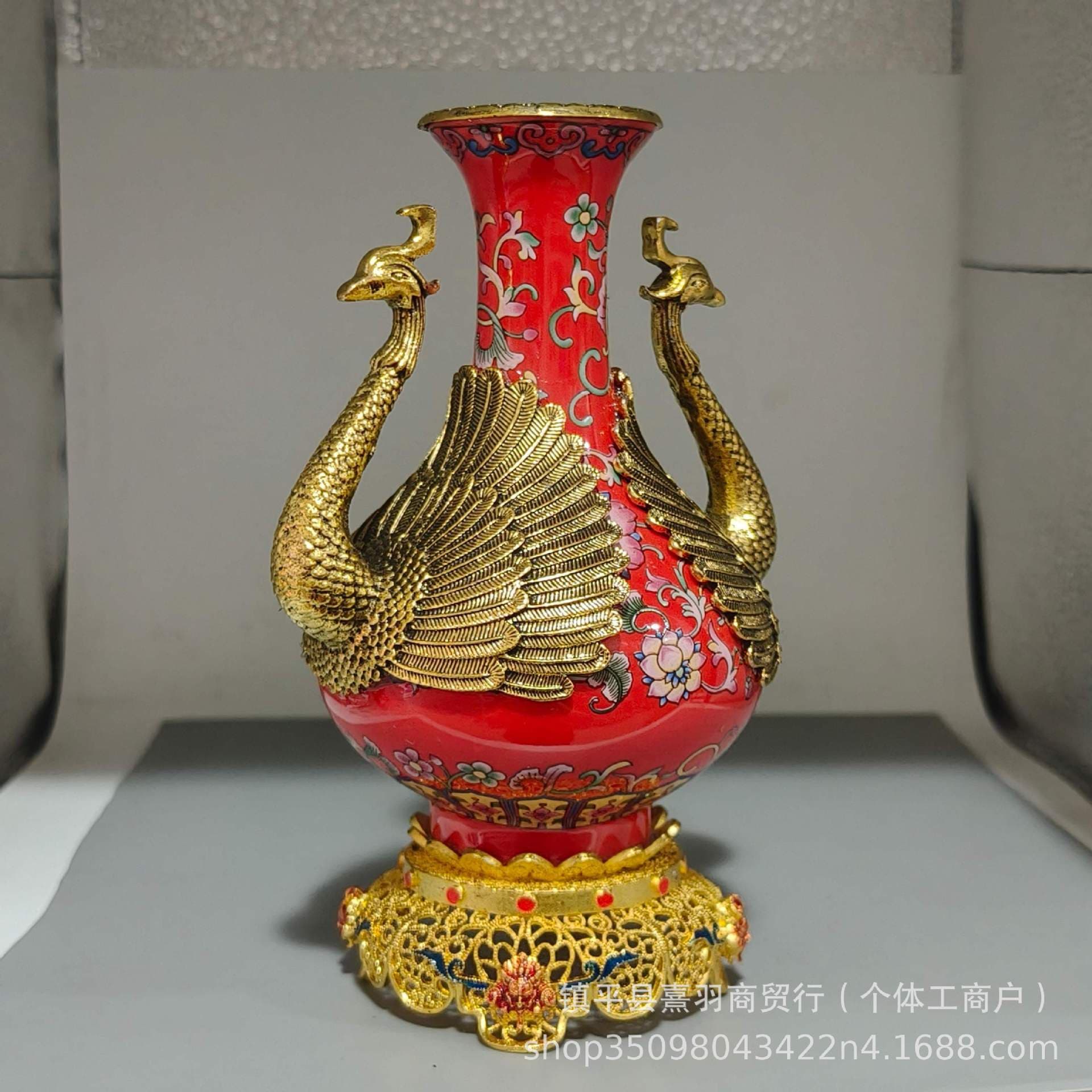Manufacturer wholesale gilt double-eared double-dragon porcelain vase, handicraft ornaments, antique porcelain inlaid vase, live delivery