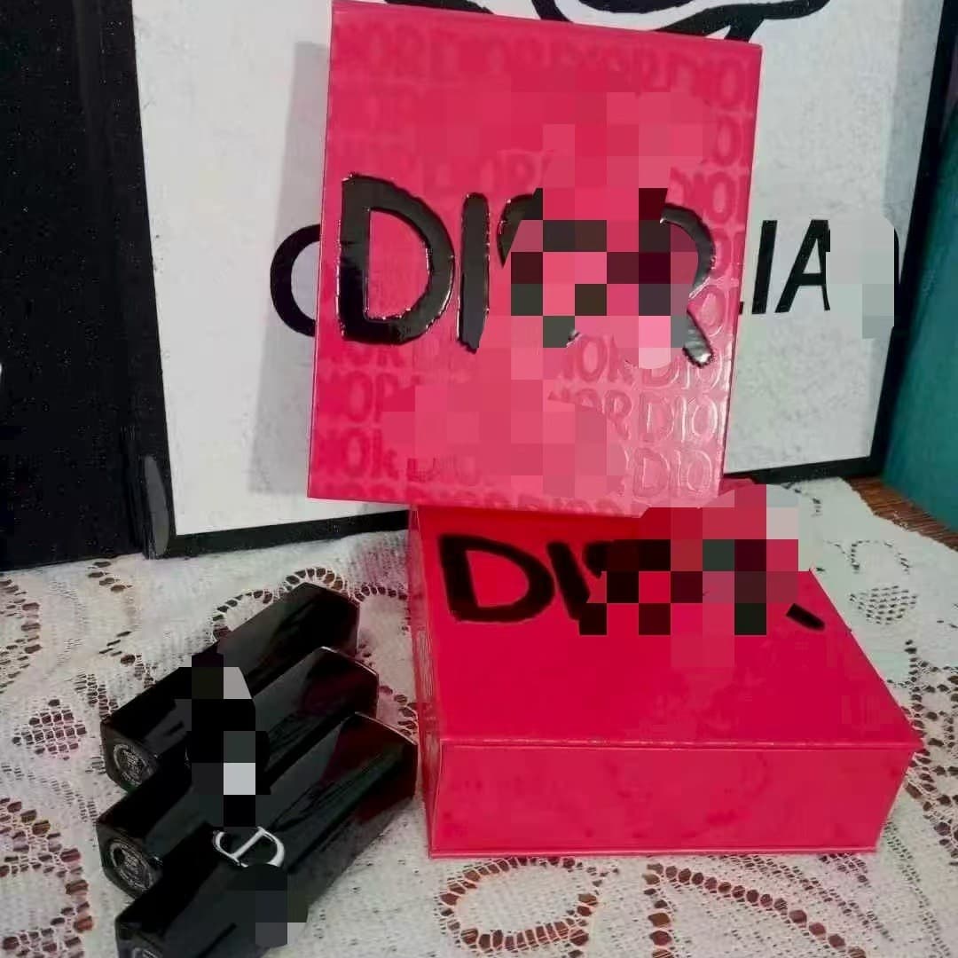 D-brand Valentine's lipstick set wholesale, counter display lip gloss box sets