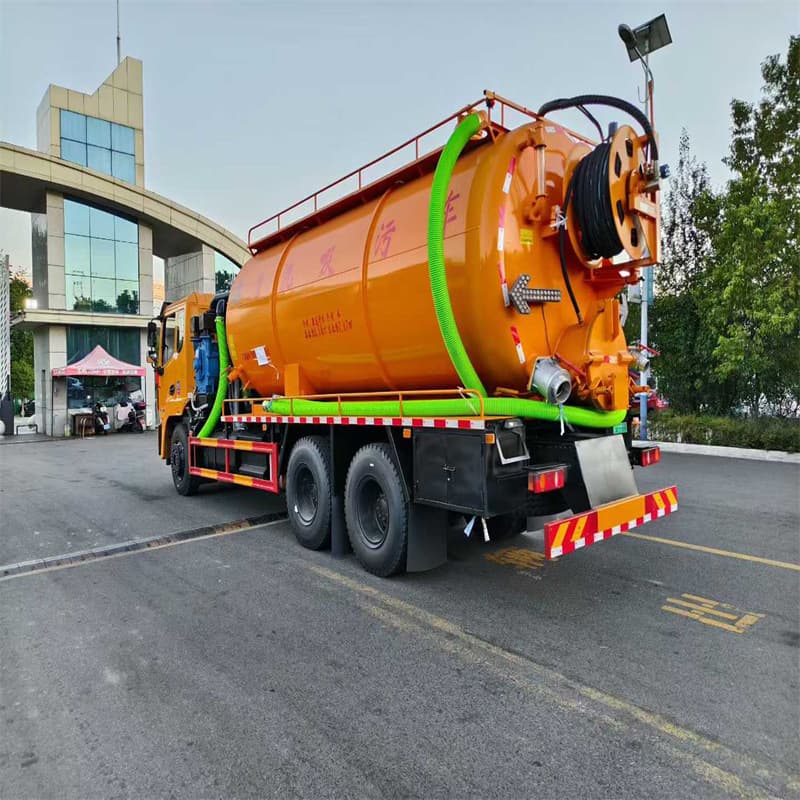 Dongfeng 15m³ Cleaning and Sewage Suction Truck, Sludge/Slurry Transfer Vehicle for Wastewater Treatment Plants and Municipal Sanitation