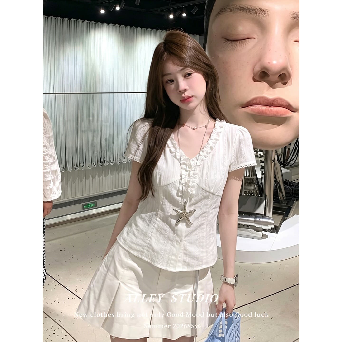 Original Jacquard! White Ruffle V-Neck Short Sleeve Blouse with Shoulder Seams, Summer Design, Niche Waist-Cinching Slimming Top