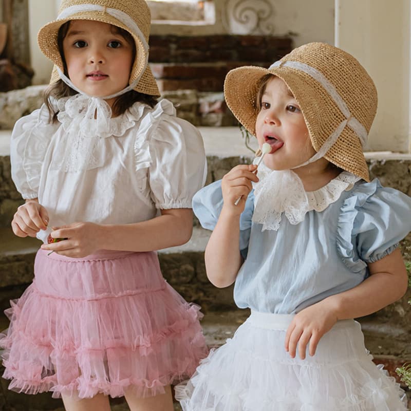 Girls' shirts 2025 summer strawberry Shan Korean children's girls fashionable sweet and cute puff sleeve T-shirts in stock