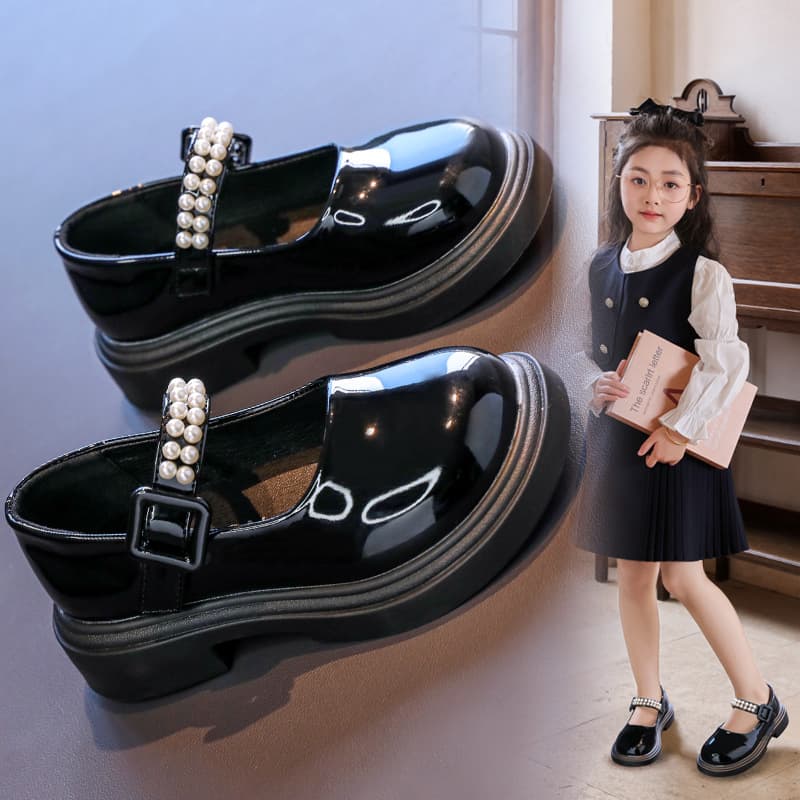 2025 Spring New Girls' Leather Shoes, Versatile Fashion Casual Princess Style for Big Kids with Pearl Accents, Student Performance Shoes