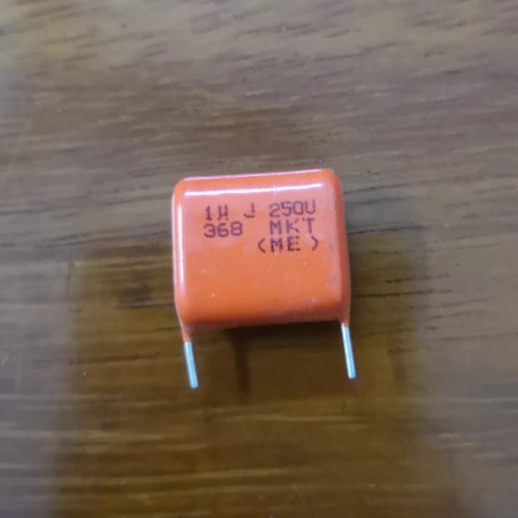 Brand new imported CBB 105 1.0uf 250V film capacitor, lead spacing: 15mm