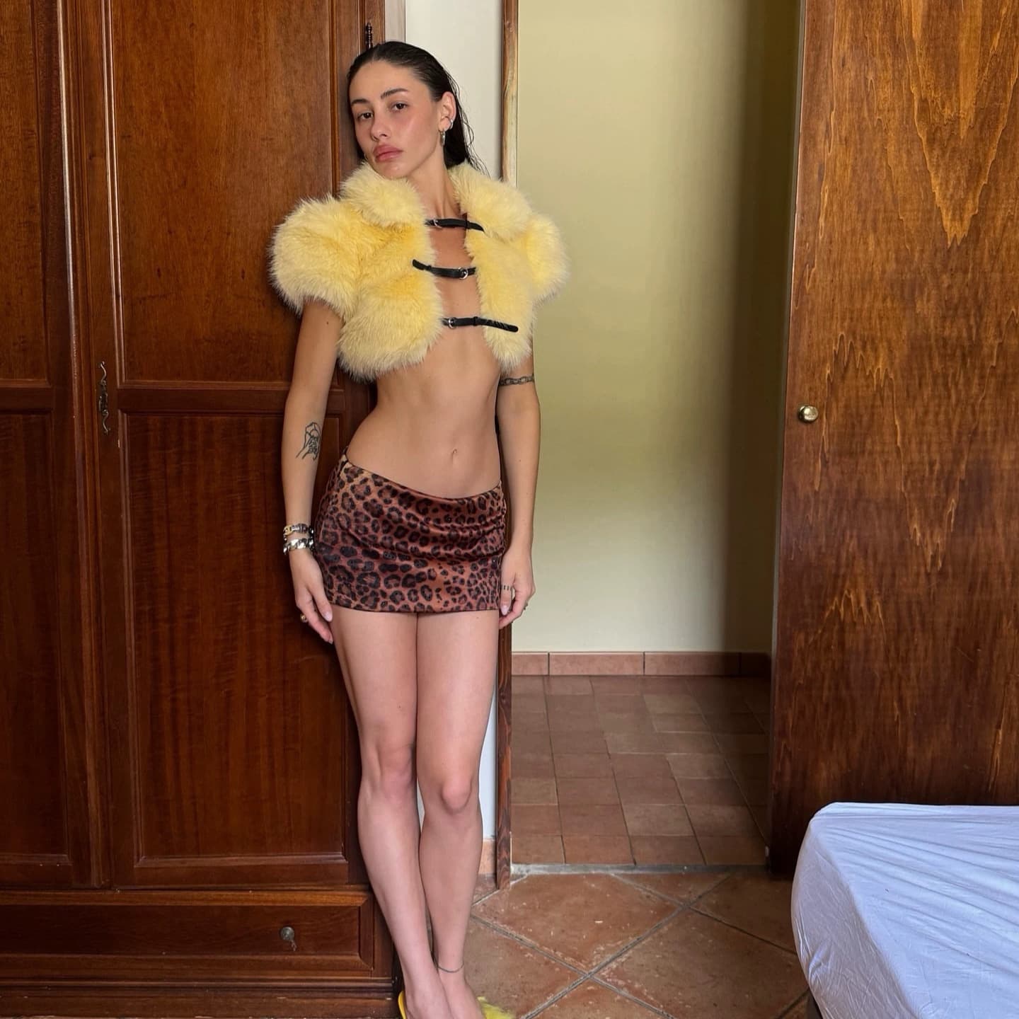 Correct version of f@nc* light yellow Peter Pan collar short-sleeved faux fur jacket with navel-baring fur waistcoat dress