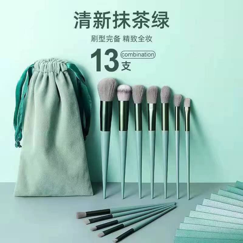 New 13-Piece All-Season Green Makeup Brush Set, Ultra-Soft Fiber Hair Foundation Contour Brush Makeup Tools with Velvet Pouch