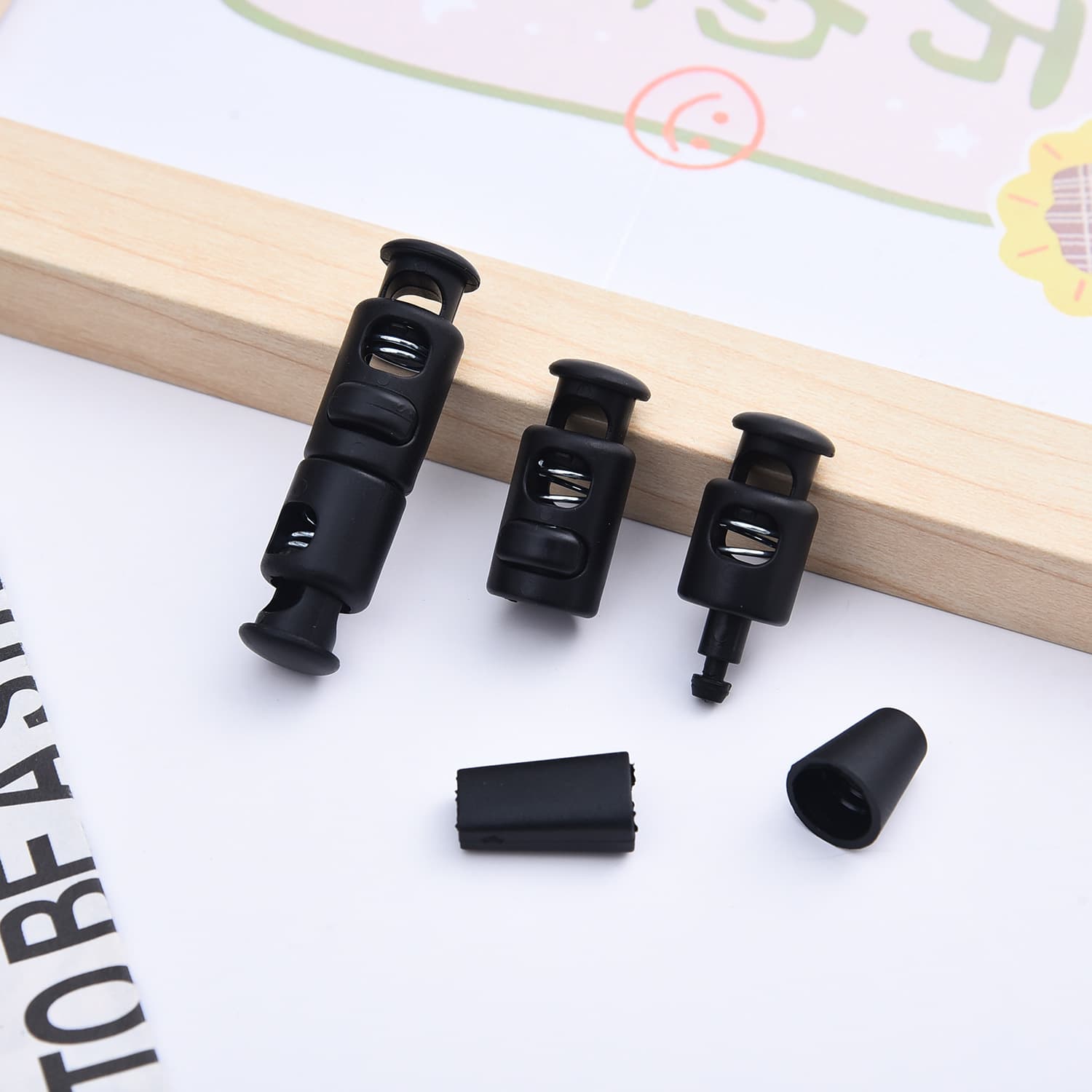 Manufacturer in-stock wholesale double-press spring buckles, rope clasps, plastic clips in black and white, color tie strap buckles supported.
