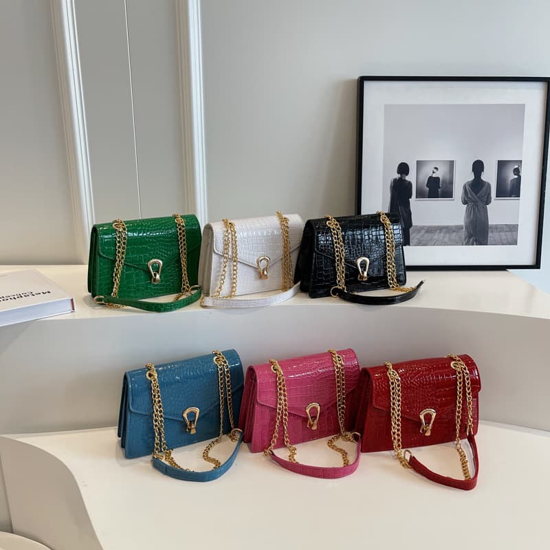 Cross-border Korean-style Crocodile Texture Chain Shoulder Bag for Women 2025 New Fashion Lock Clasp Crossbody Small Square Bag