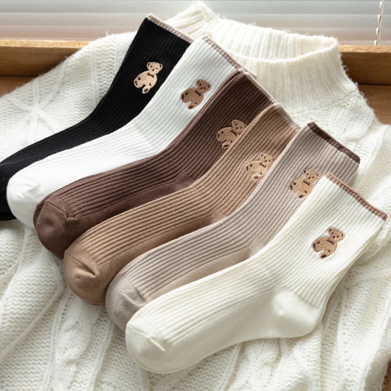 Women's mid-calf bear socks, new spring/autumn release, Japanese school style, autumn/winter Korean version, trendy on Instagram, versatile long socks.