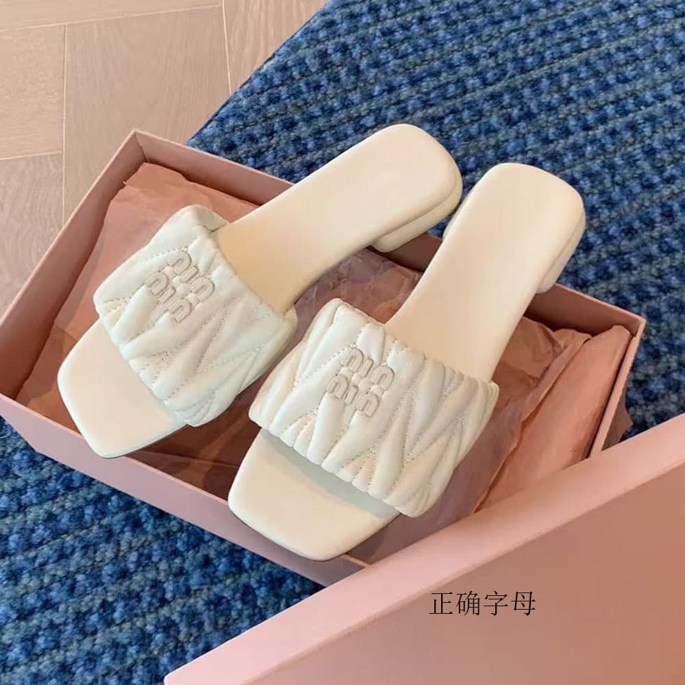 Miumiu Fashion Versatile New Miu Family Pleated Square Toe French One-Strap Slide Sandals for Women, Outdoor Beach Shoes