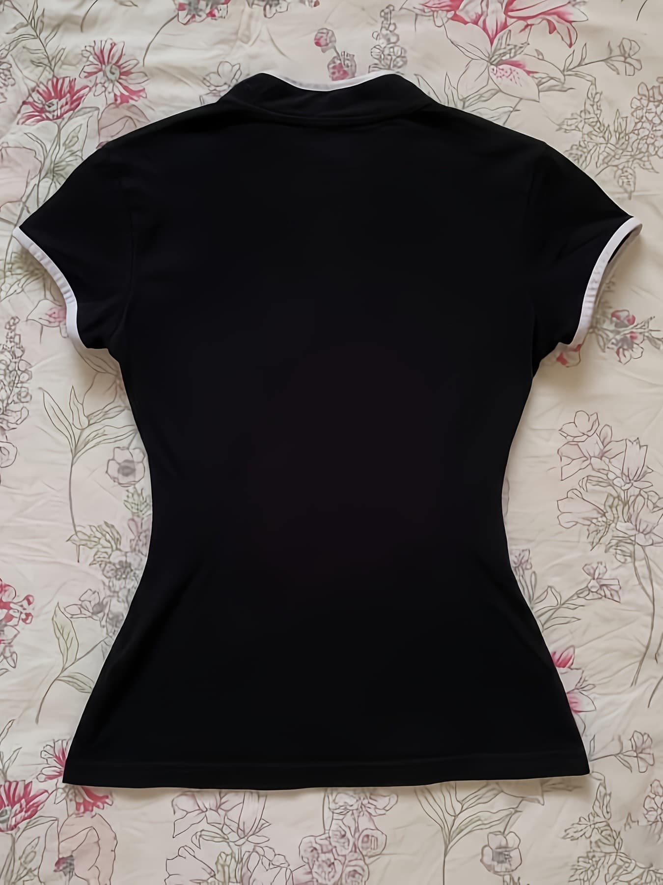 New Chinese Style Y2K Modified Cheongsam Top, Black Base with White Trim, Frog Button, Slim Fit Short Style, Retro Hot Girl Chinese Vibe