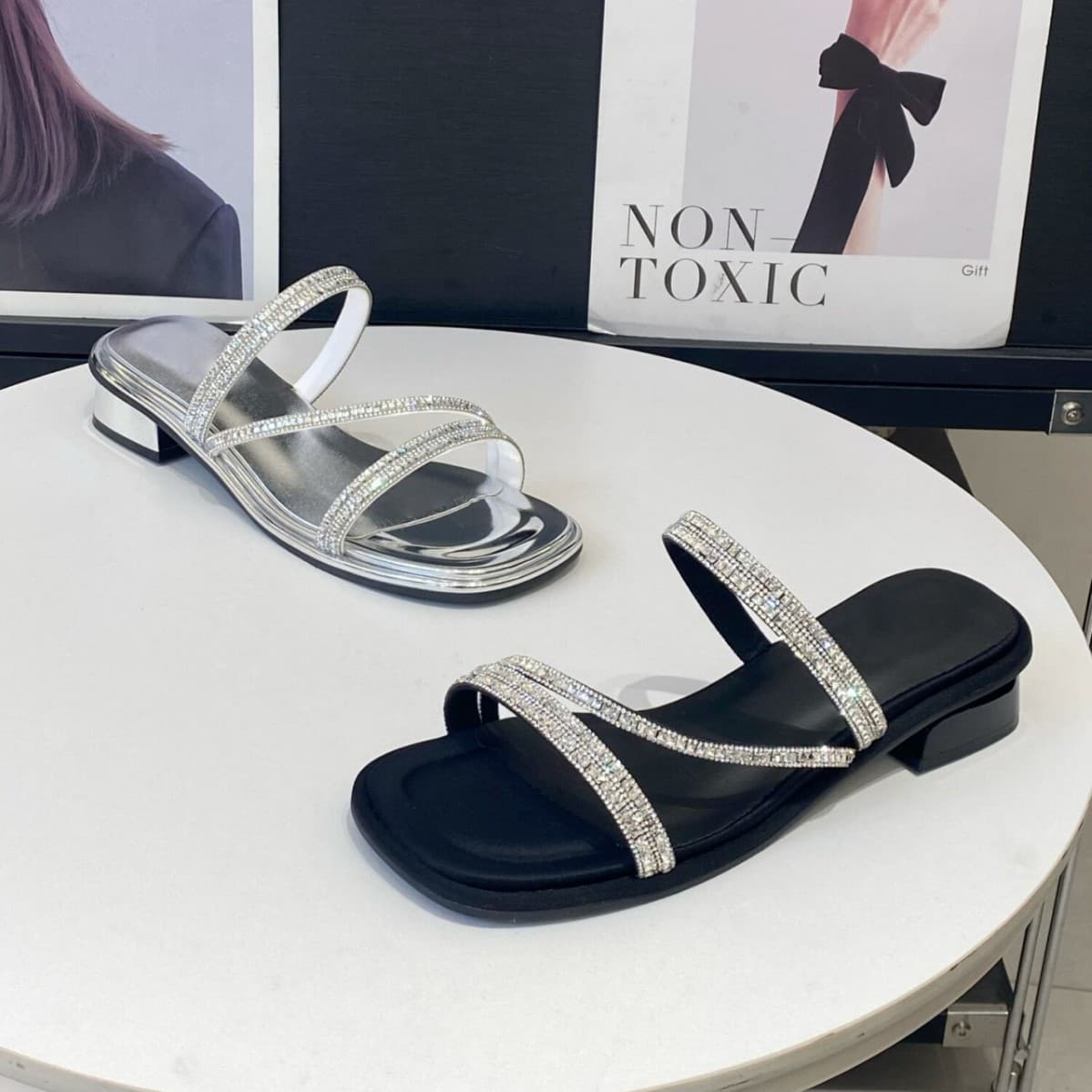 Women's Summer New Fashion Low Heel Rhinestone Beach Sandals Casual Breathable Wedge Slippers